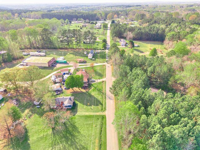 182 Garvin Lake Rd, Gaffney, SC 29340