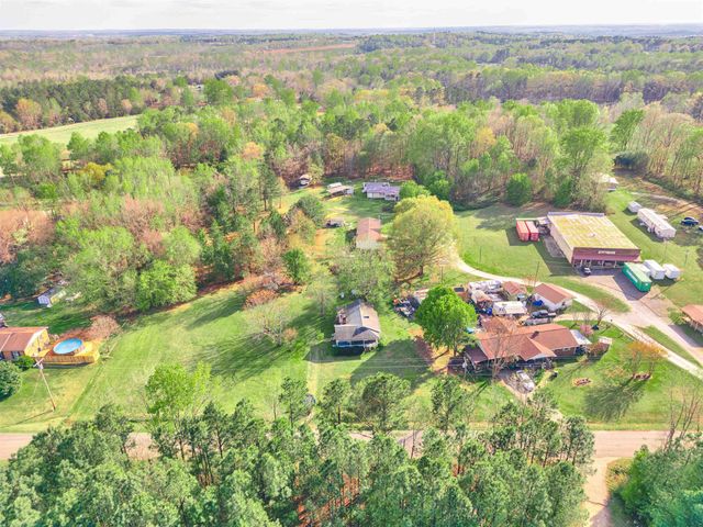 182 Garvin Lake Rd, Gaffney, SC 29340