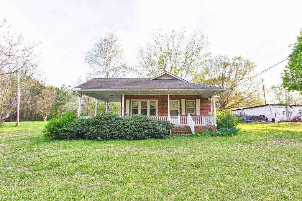 182 Garvin Lake Rd, Gaffney, SC 29340