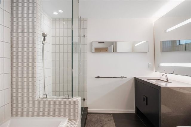 850 N Kings Road 202, West Hollywood, CA 90069