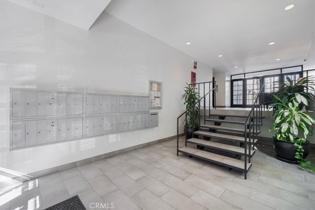 850 N Kings Road 202, West Hollywood, CA 90069