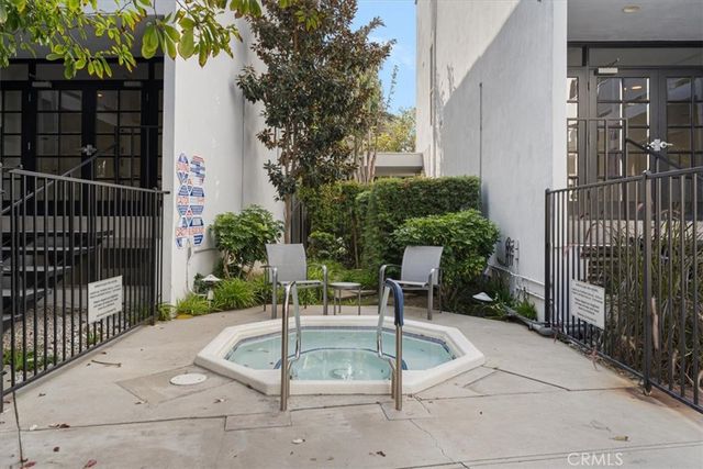 850 N Kings Road 202, West Hollywood, CA 90069