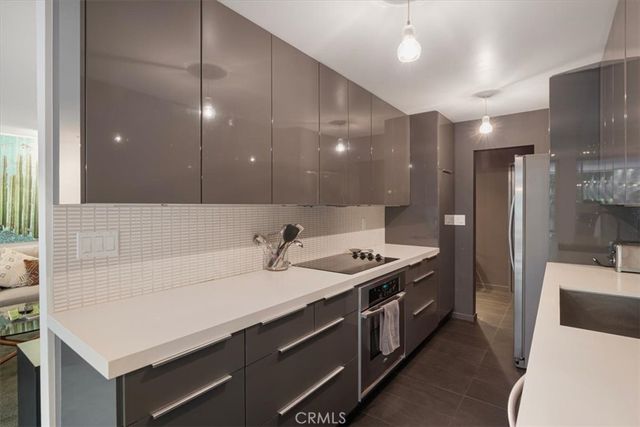 850 N Kings Road 202, West Hollywood, CA 90069