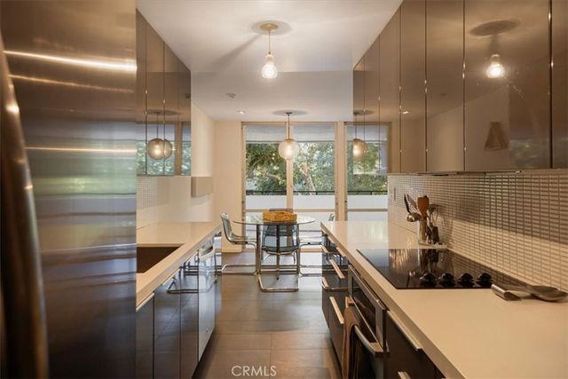 850 N Kings Road 202, West Hollywood, CA 90069