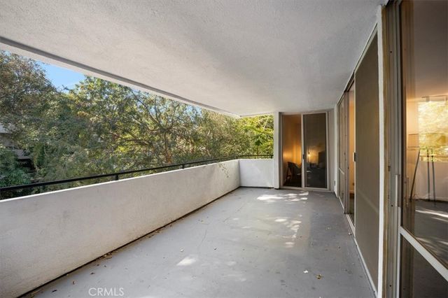 850 N Kings Road 202, West Hollywood, CA 90069