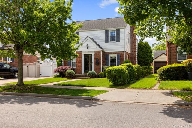 1049 Admont Avenue, Franklin Square, NY 11010