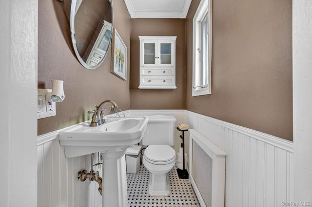 1049 Admont Avenue, Franklin Square, NY 11010