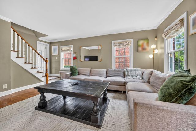 1049 Admont Avenue, Franklin Square, NY 11010
