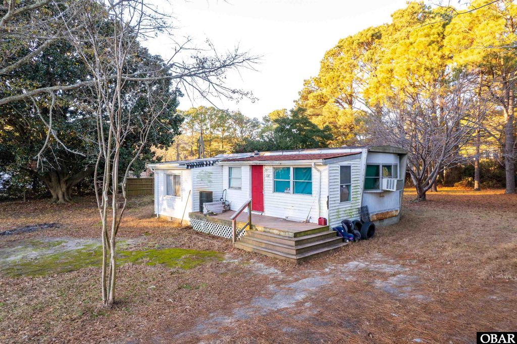 Image 8 of property listing at 128 Snow Goose Lane, Knotts Island, NC 27950