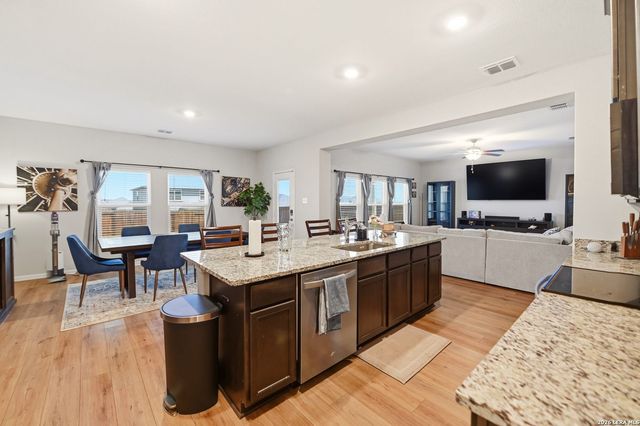 9123 Bennett Forest, Converse, TX 78109