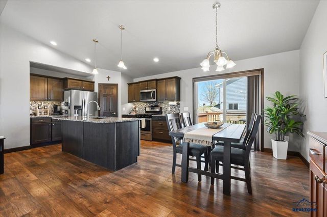 3640 BLACKPOWDER RD, Rapid City, SD 57703