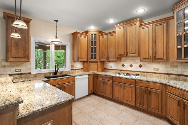 9917 Tanglewood Court, Munster, IN 46321