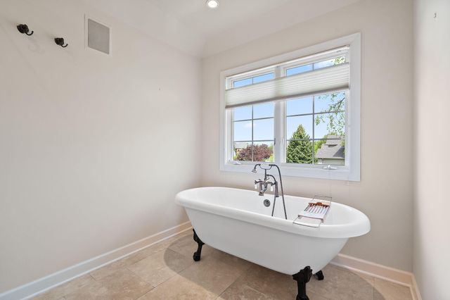 9917 Tanglewood Court, Munster, IN 46321