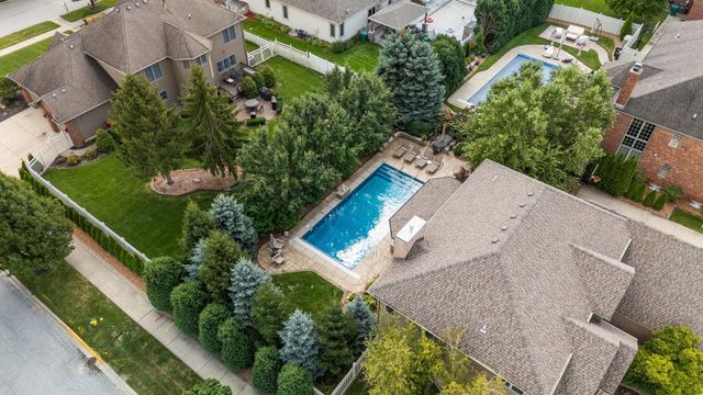 9917 Tanglewood Court, Munster, IN 46321