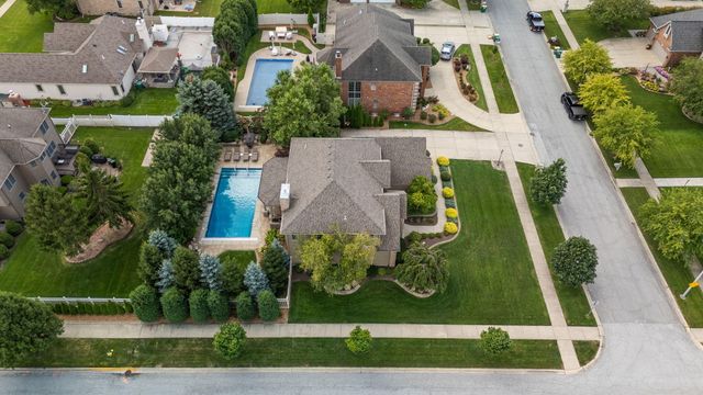 9917 Tanglewood Court, Munster, IN 46321