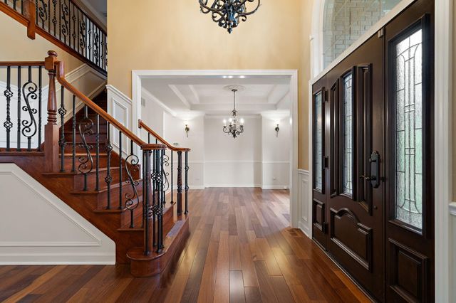 9917 Tanglewood Court, Munster, IN 46321