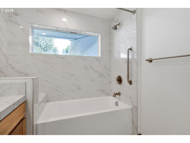 10680 Se MELITA Dr, Happy Valley, OR 97086