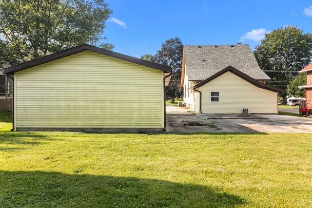 603 W Burbank Street, Harvard, IL 60033