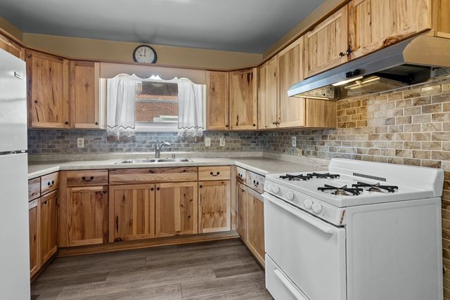 603 W Burbank Street, Harvard, IL 60033
