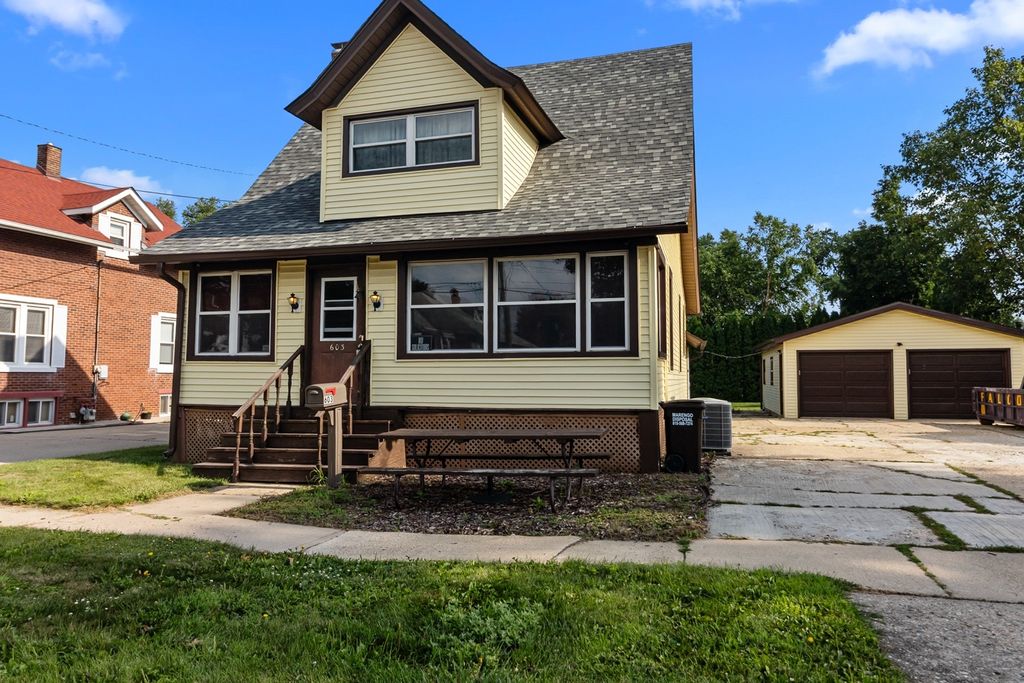 603 W Burbank Street, Harvard, IL 60033