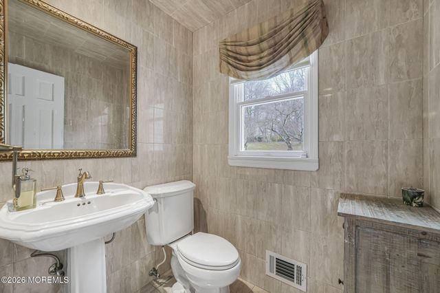 15 Huntley Road, Holmdel, NJ 07733
