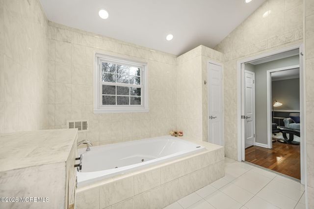 15 Huntley Road, Holmdel, NJ 07733