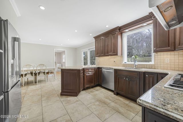 15 Huntley Road, Holmdel, NJ 07733