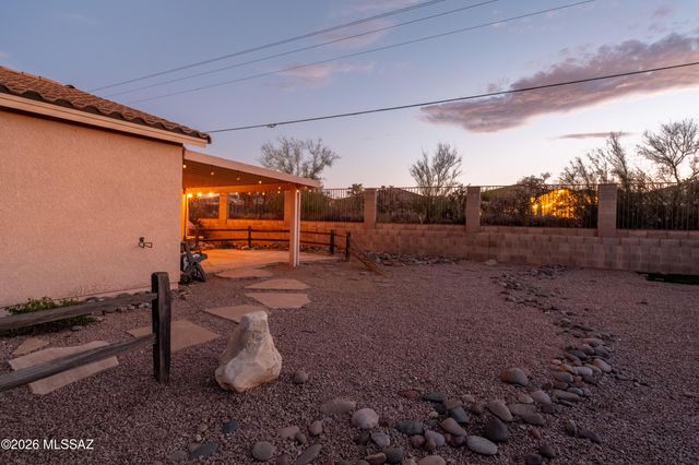 3835 N Nash Creek Court, Tucson, AZ 85745