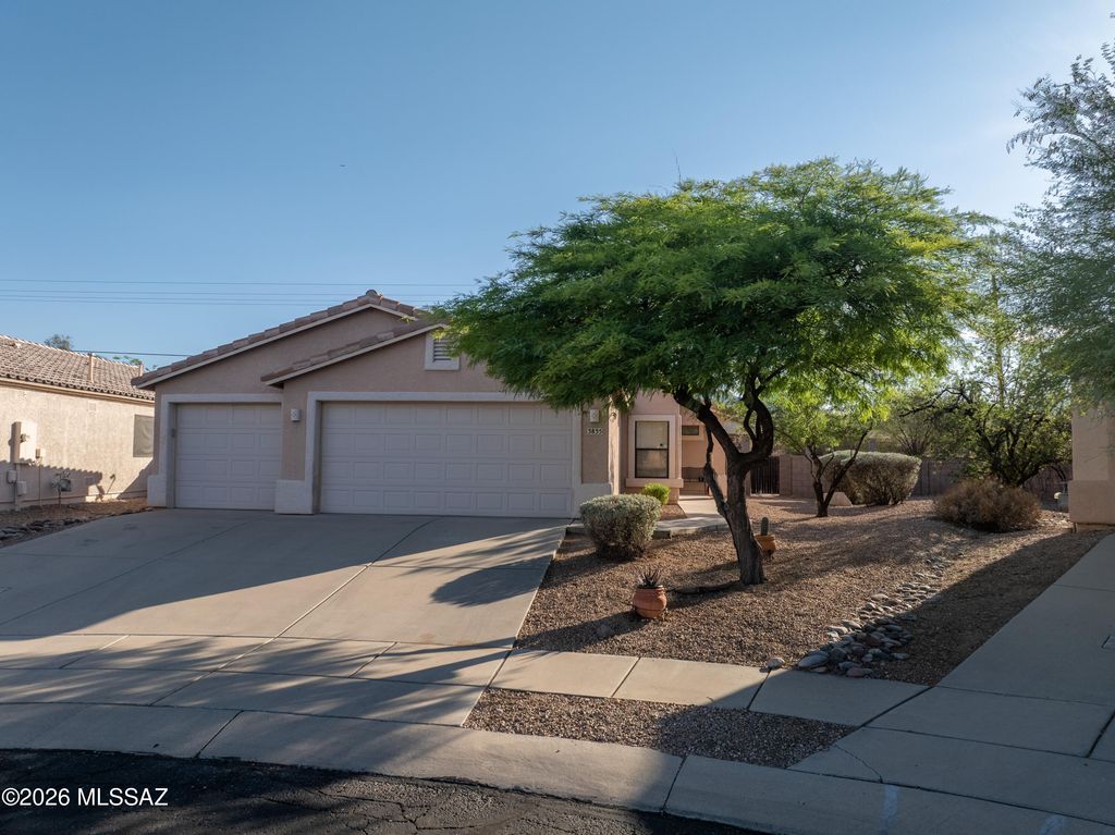 3835 N Nash Creek Court, Tucson, AZ 85745