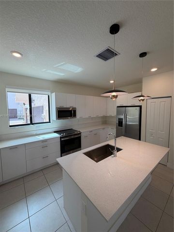 4470 NW 83rd Ave, Doral, FL 33166