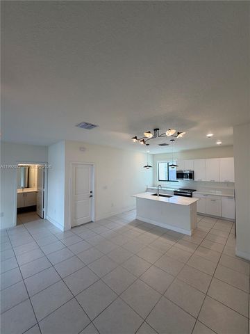 4470 NW 83rd Ave, Doral, FL 33166
