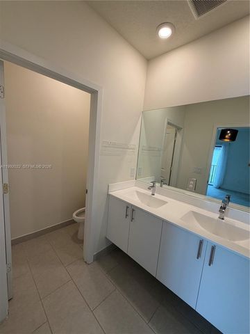 4470 NW 83rd Ave, Doral, FL 33166