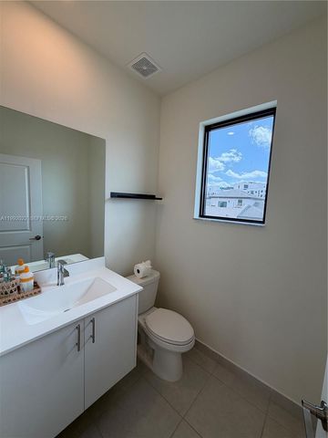 4470 NW 83rd Ave, Doral, FL 33166