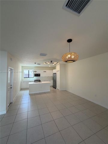4470 NW 83rd Ave, Doral, FL 33166