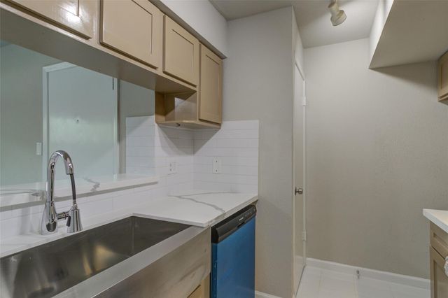 3300 Pebblebrook Drive 15, Seabrook, TX 77586