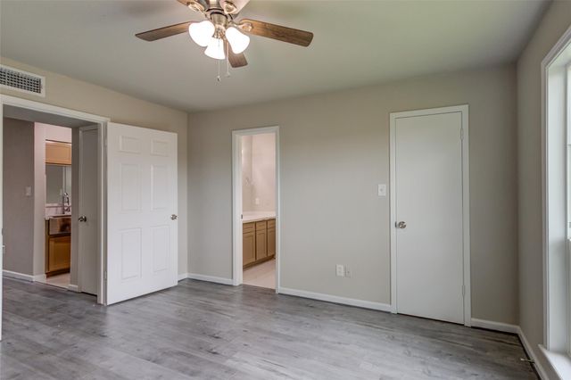 3300 Pebblebrook Drive 15, Seabrook, TX 77586