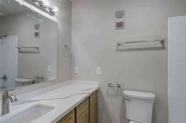 3300 Pebblebrook Drive 15, Seabrook, TX 77586