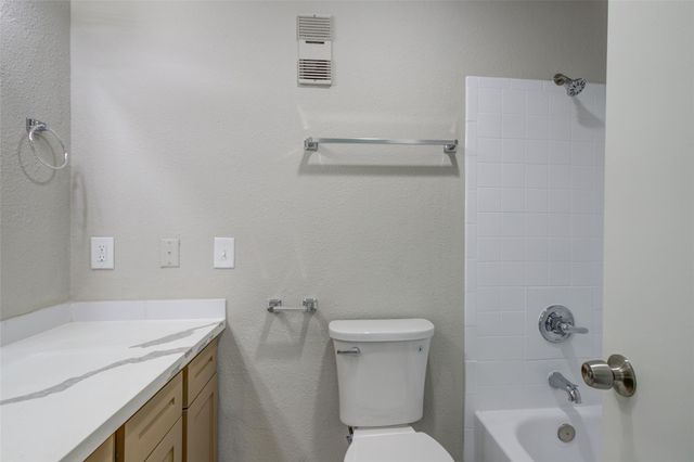 3300 Pebblebrook Drive 15, Seabrook, TX 77586