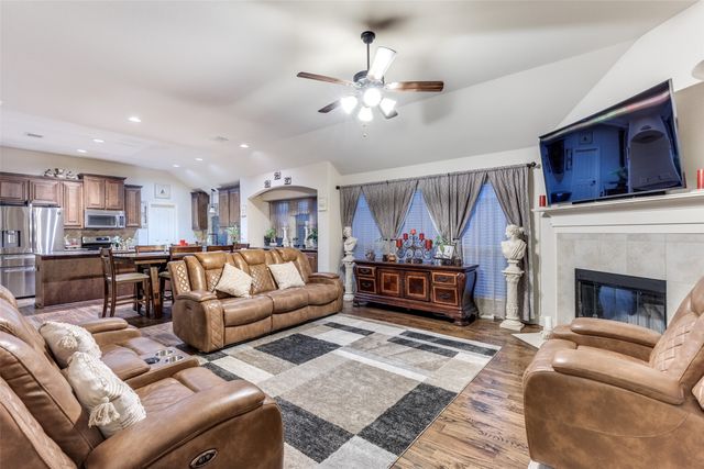 1000 Longhorn Drive, Aubrey, TX 76227