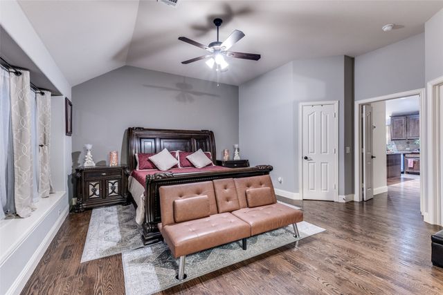 1000 Longhorn Drive, Aubrey, TX 76227