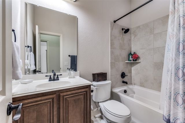 1000 Longhorn Drive, Aubrey, TX 76227