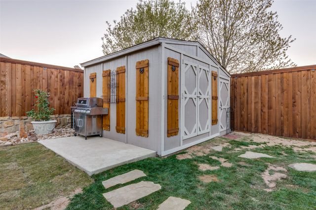 1000 Longhorn Drive, Aubrey, TX 76227