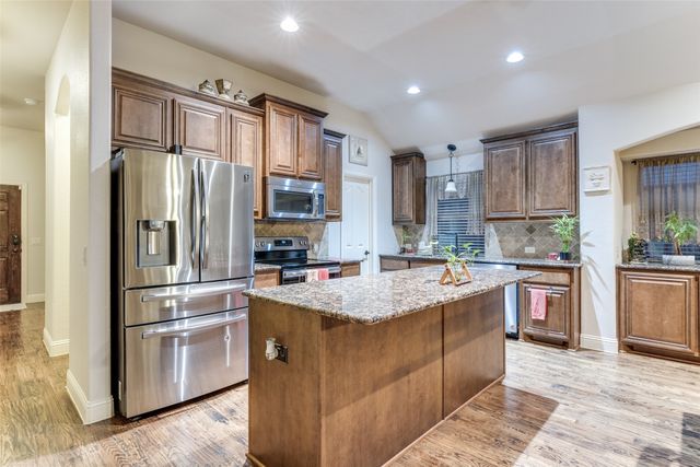 1000 Longhorn Drive, Aubrey, TX 76227