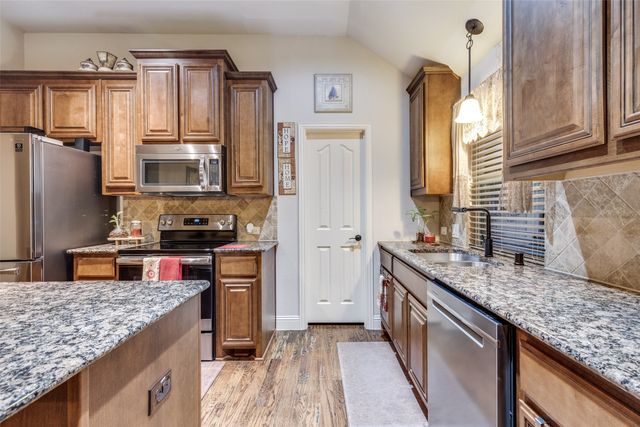 1000 Longhorn Drive, Aubrey, TX 76227