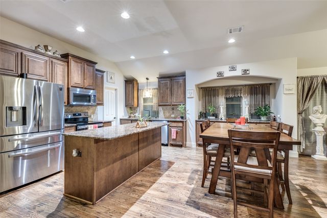 1000 Longhorn Drive, Aubrey, TX 76227