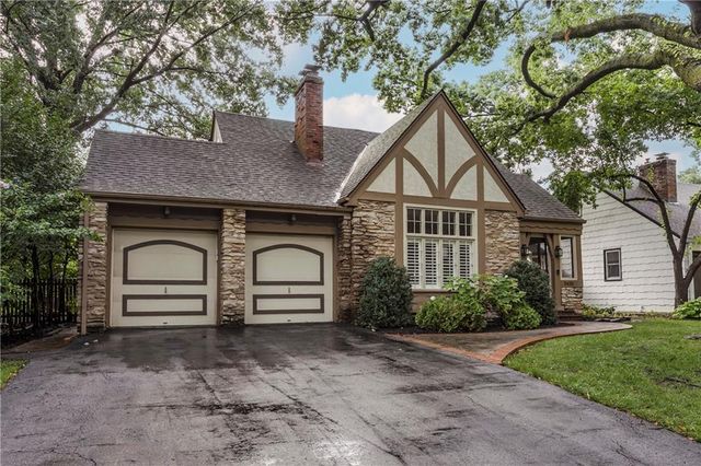 5435 Aberdeen Road, Fairway, KS 66205