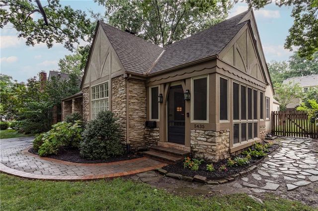 5435 Aberdeen Road, Fairway, KS 66205