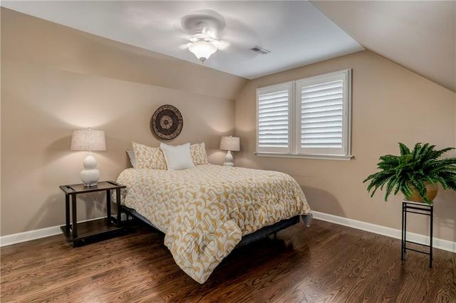 5435 Aberdeen Road, Fairway, KS 66205
