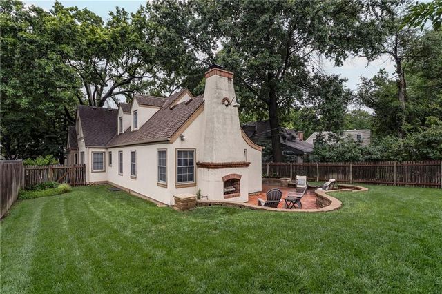 5435 Aberdeen Road, Fairway, KS 66205