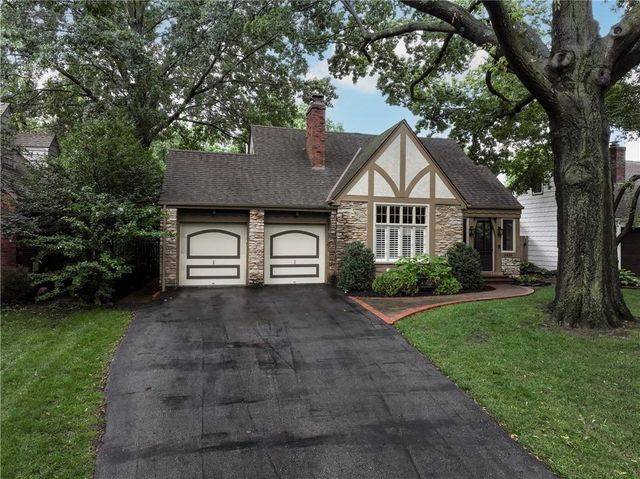 5435 Aberdeen Road, Fairway, KS 66205